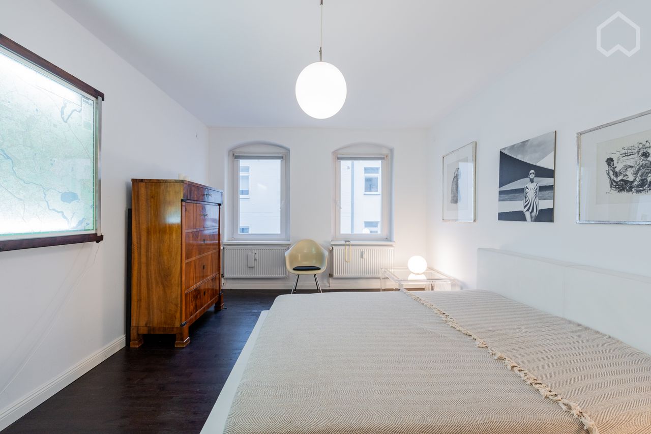 Your chic and stylish home in a Prime Location Berlin: light flooded Apartment at vibrant Kollwitzplatz  - central, quiet and sunny