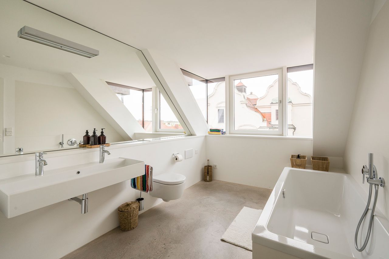 Scandinavian Calm Meets Latin Soul – Schwabing Retreat with Frauenkirche Views