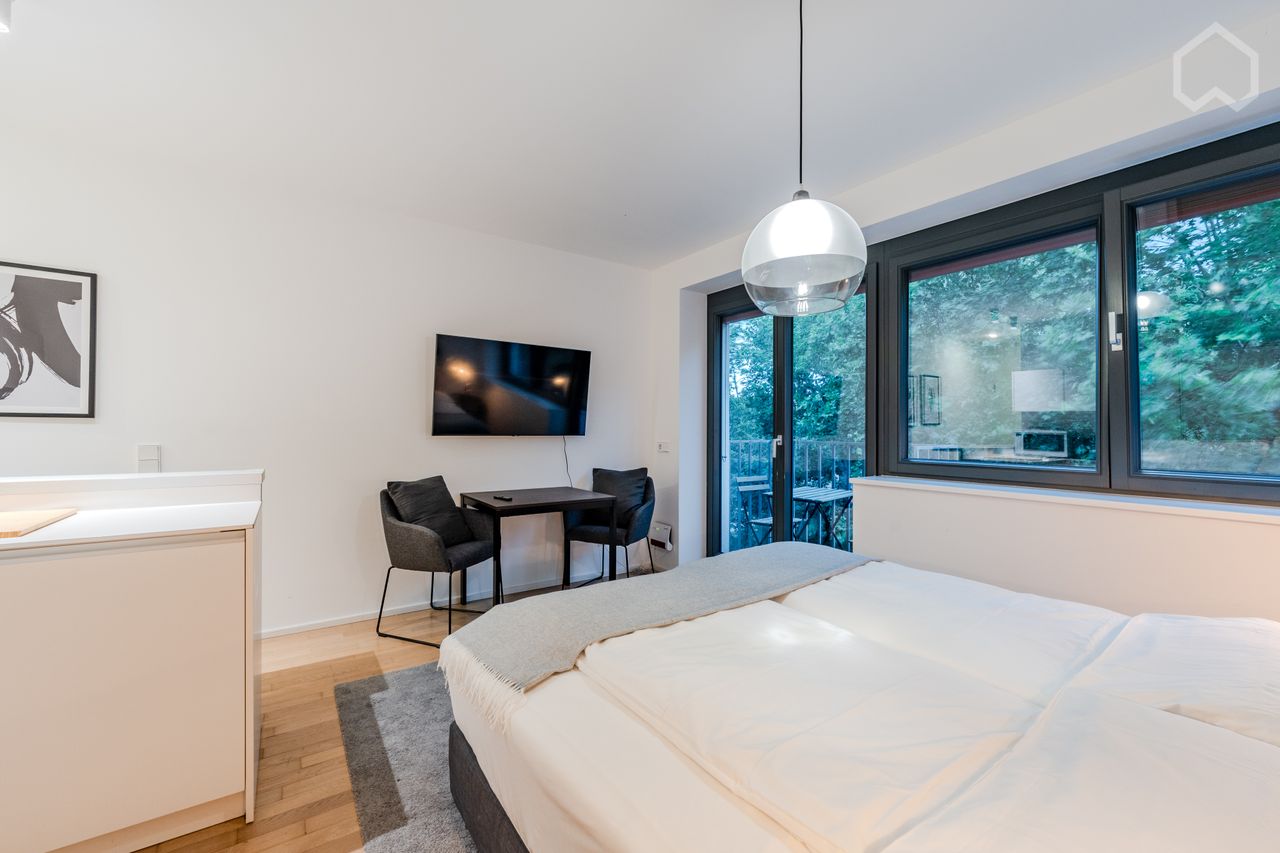 Charming & bright suite in Kreuzberg with balcon!