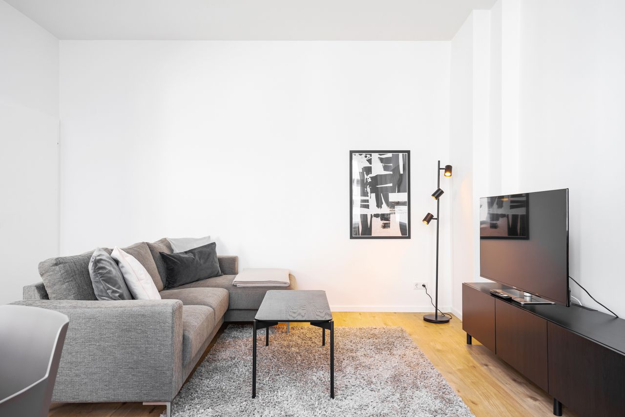 FAMILY APARTMENT IN AN OLD BUILDING