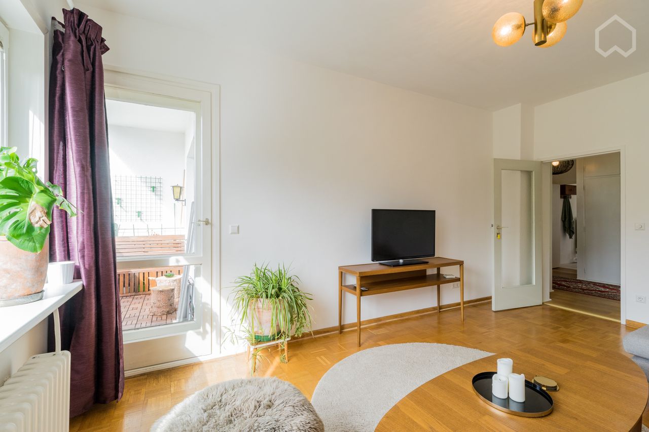 Mid-century flat with balcony in Wedding