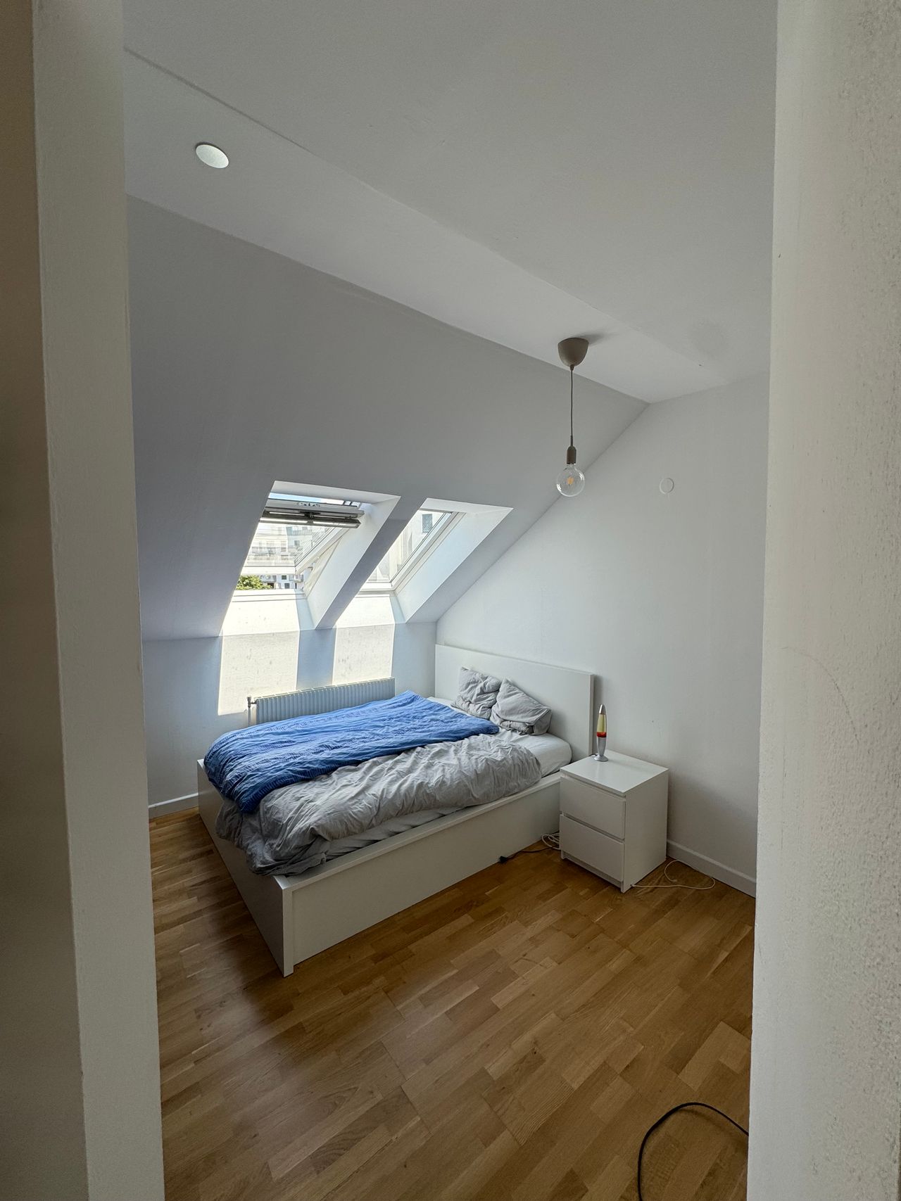 Top-Floor Apartment with Large Balcony for Sublet (July – August) – 1090 Vienna