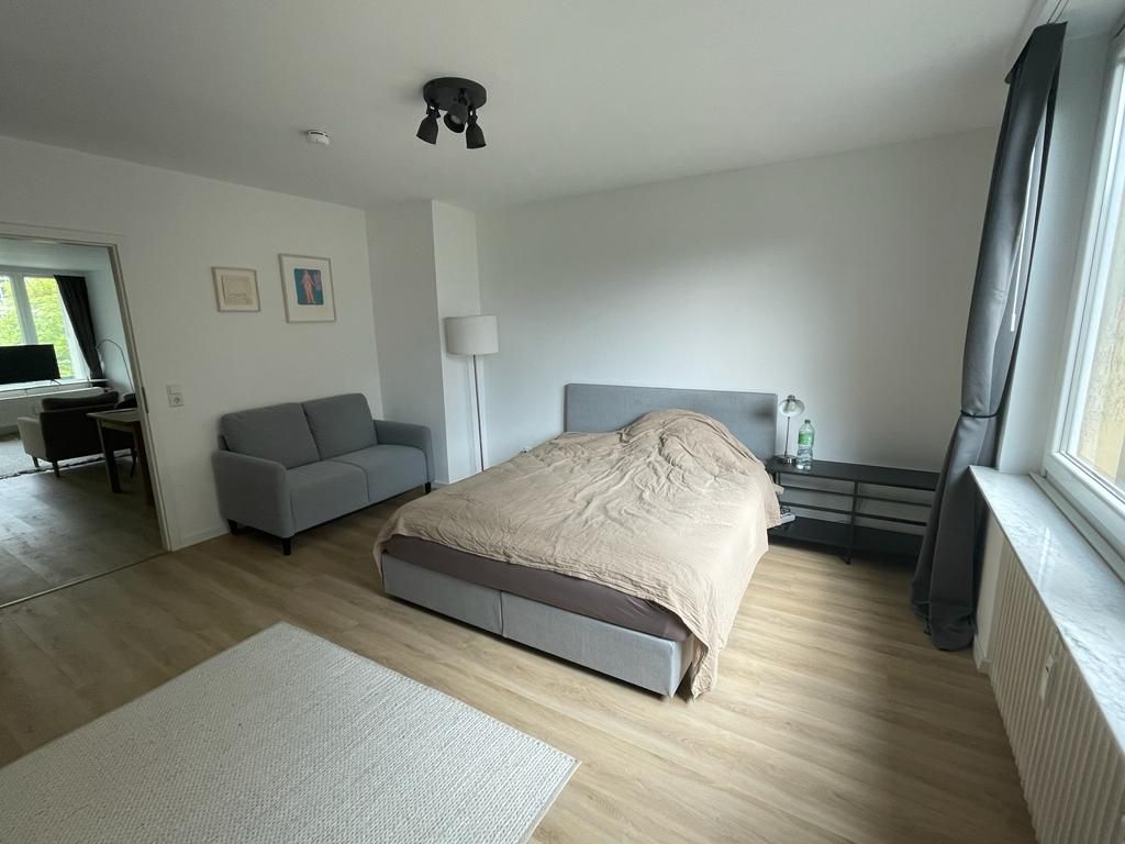 Helle, zentral gelegene und möblierte Dreizimmer-Wohnung in Düsseldorf-Flingern Nord
