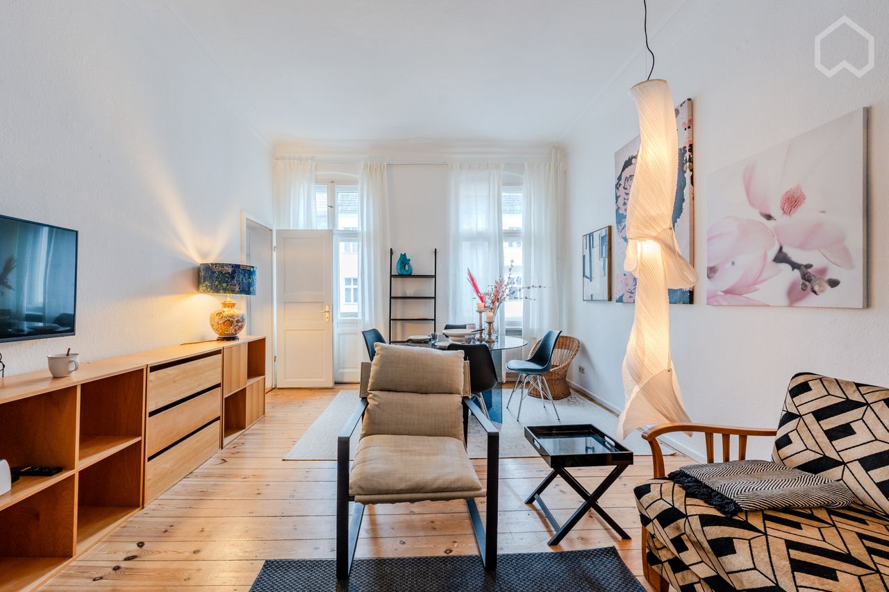Modern, cosy and spacious typical Altbau home in prime Location