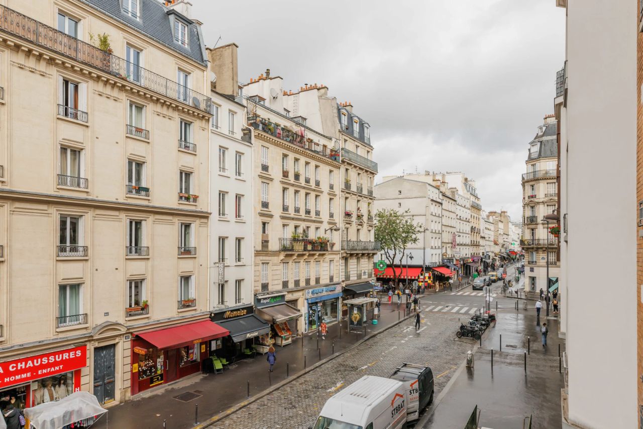 Lovely one-bedroom apartment located in the 11th arrondissement between Belleville and République