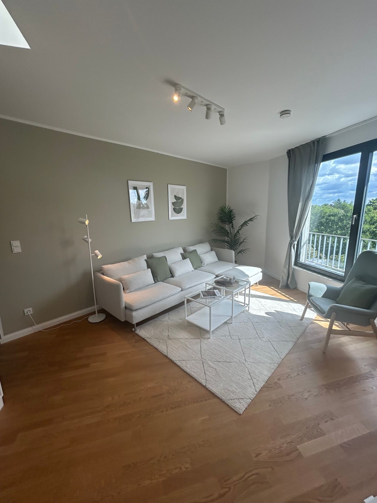 Exclusive Penthouse with Roof Terrace in Prime Berlin-Zehlendorf Location