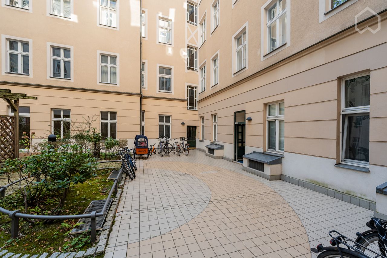 Stylish and Fully Furnished 2-Room Apartment in Berlin, Charlottenburg