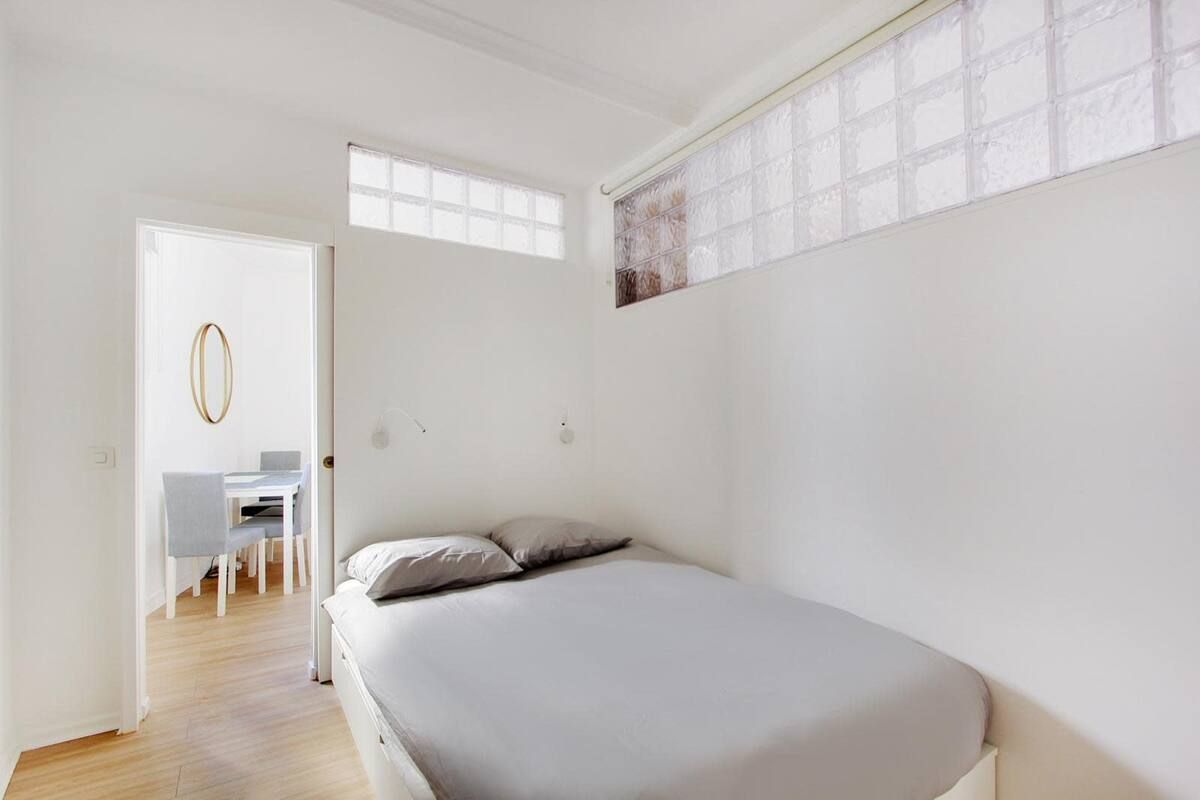 a superb one-bedroom apartment located in the 5th arrondissement of Paris