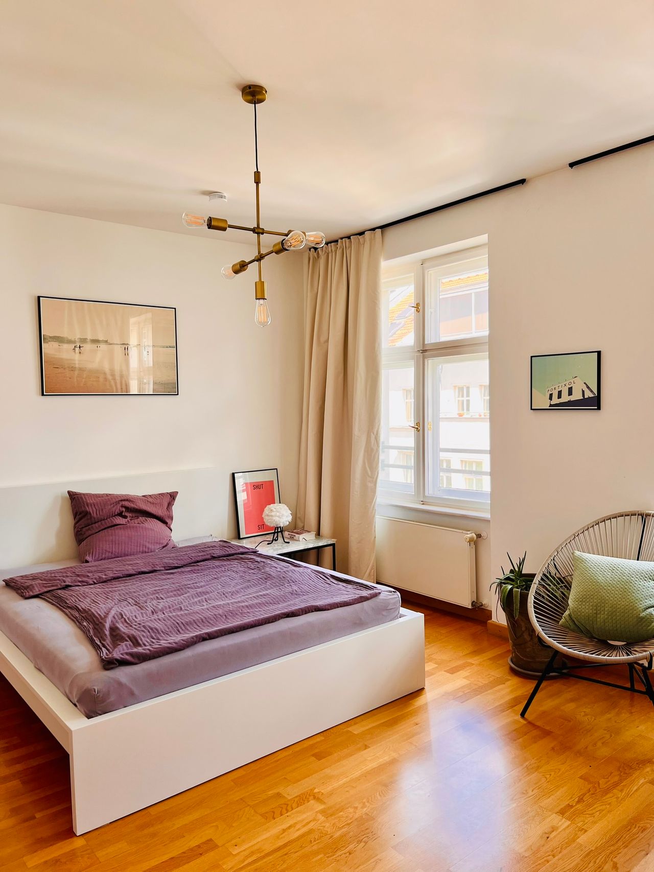 4-room dream apartment in the most popular district of Berlin in the Scheunenviertel