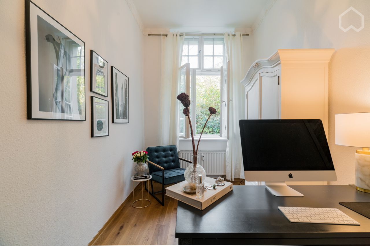Beautiful 2 Bedroom apartment in private park - great access to Berlin Mitte
