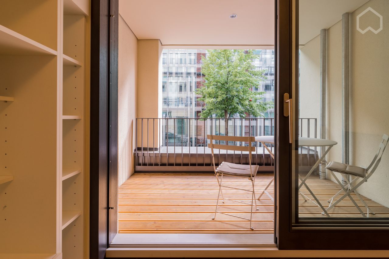 Central and beautiful Studio in Mitte with balcony