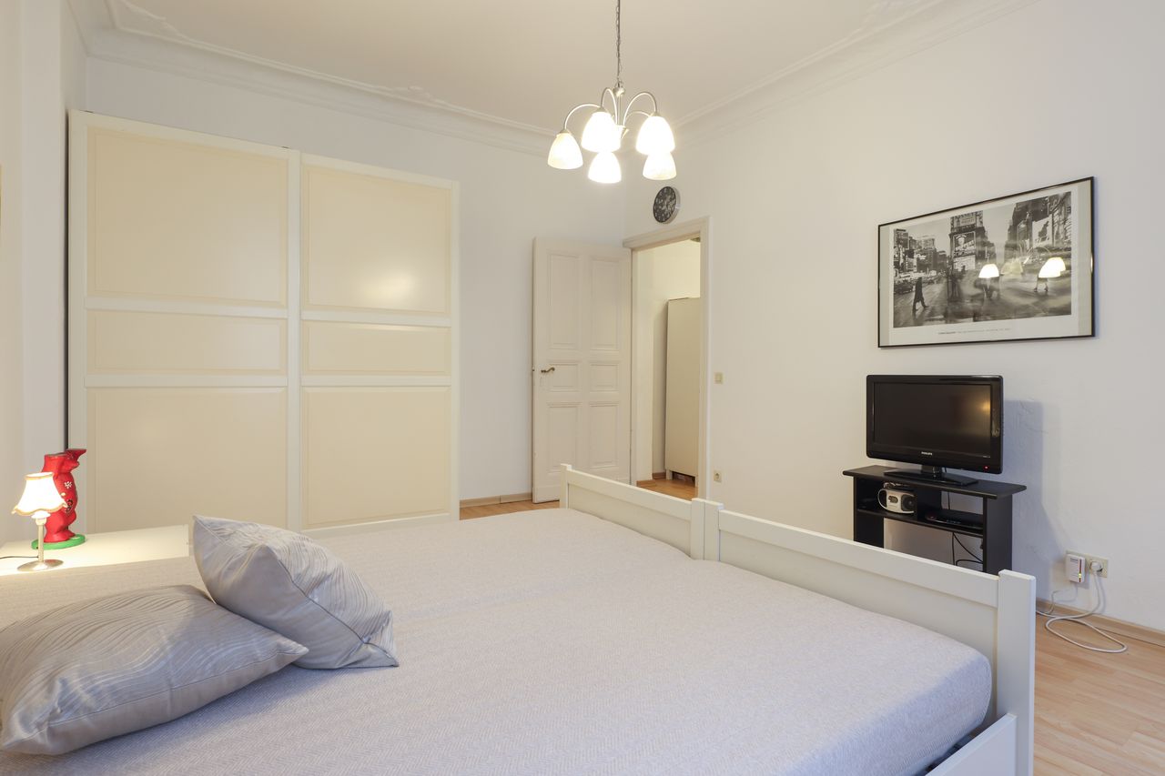 Bright and practical two-room apartment in Berlin's Hansaviertel - Moabit