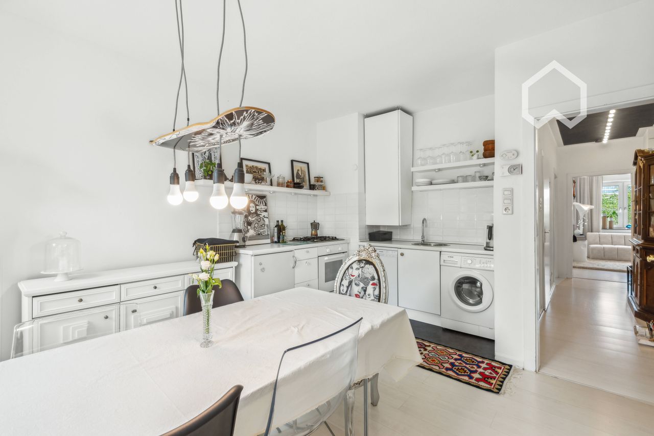 Sweet and artsy apartment close to the Rhein with amazing city connection