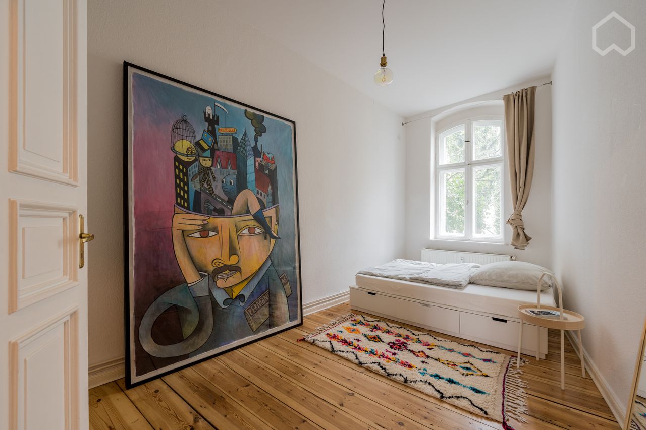 Bright and newly renovated 2-room apartment with balcony