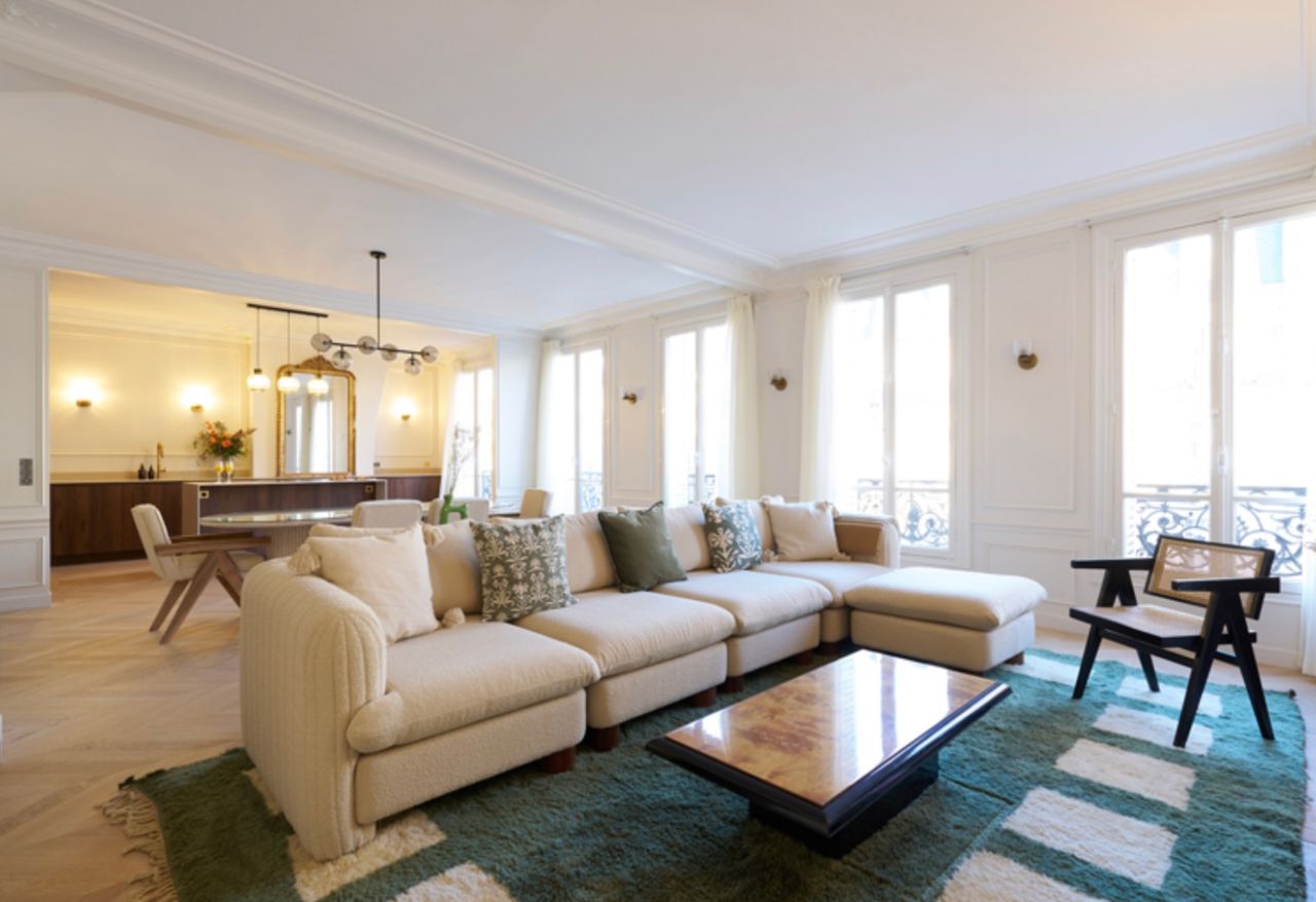 Elegant 100sqm Two Bedrooms in Marais