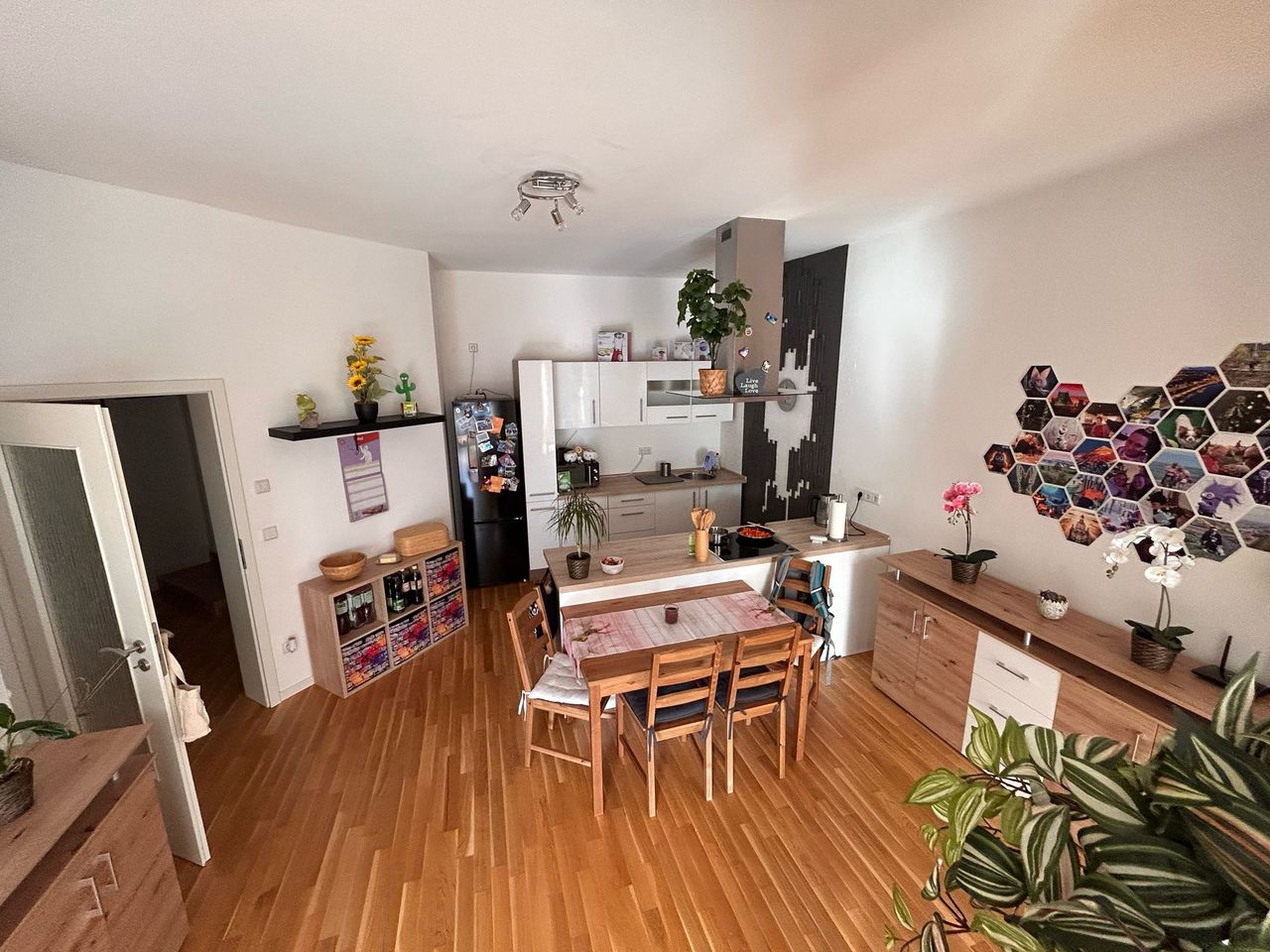 Fully furnished 2-room apartment, 20m² terrace, view, garage