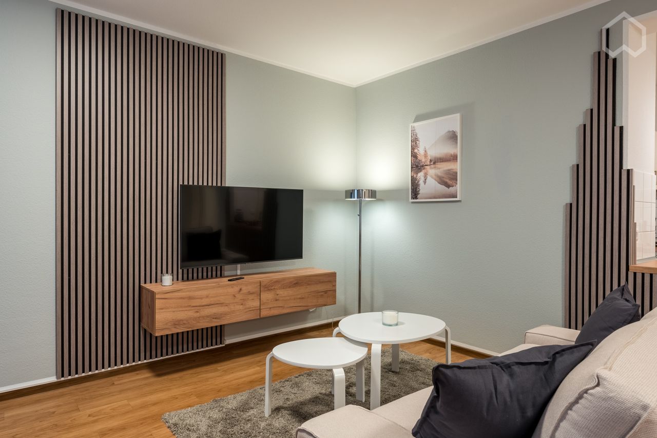Spacious suite in quiet location