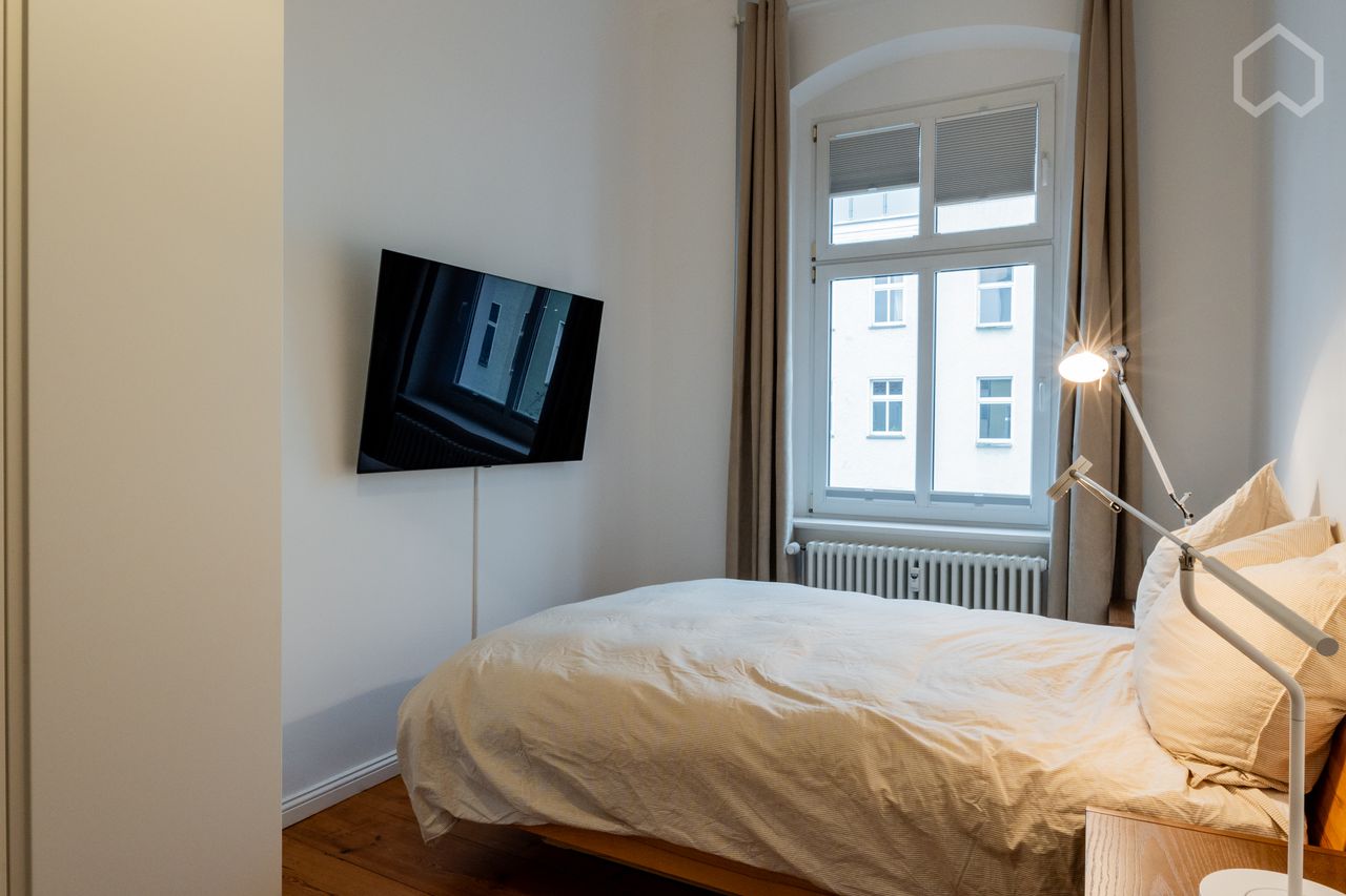 Freshly renovated dream apartment in Berlin-Mitte (3 bedrooms, elevator, very quiet, 3.60m ceilings & contemporary art)