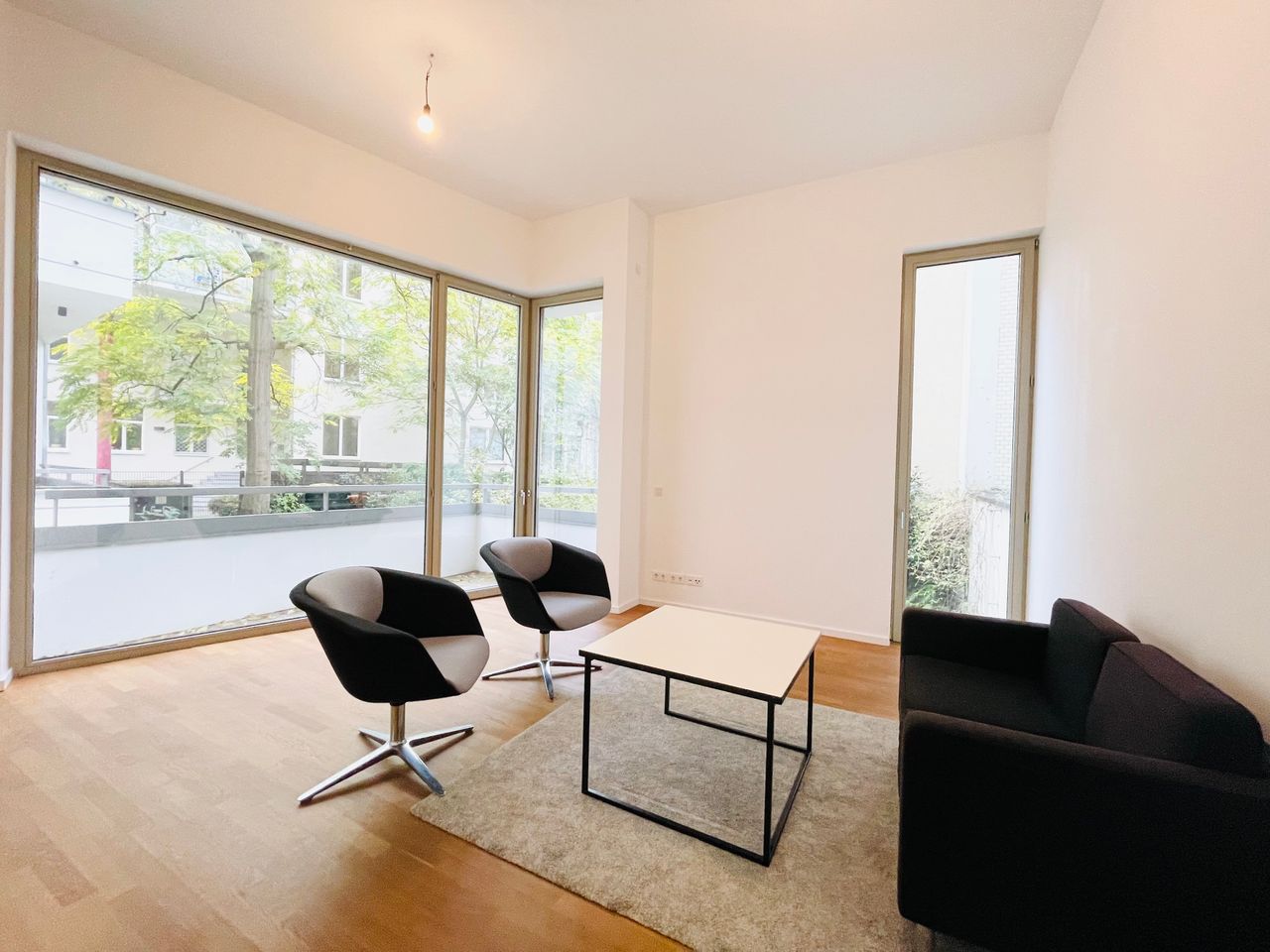 Quiet, bright & modern studio Apartment in Berlin Mitte