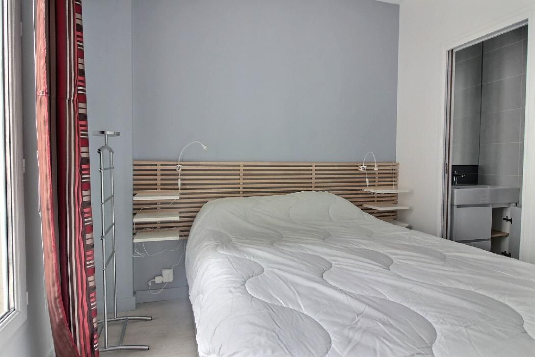 Lovely studio with separate bedroom and toilet, perfectly located
