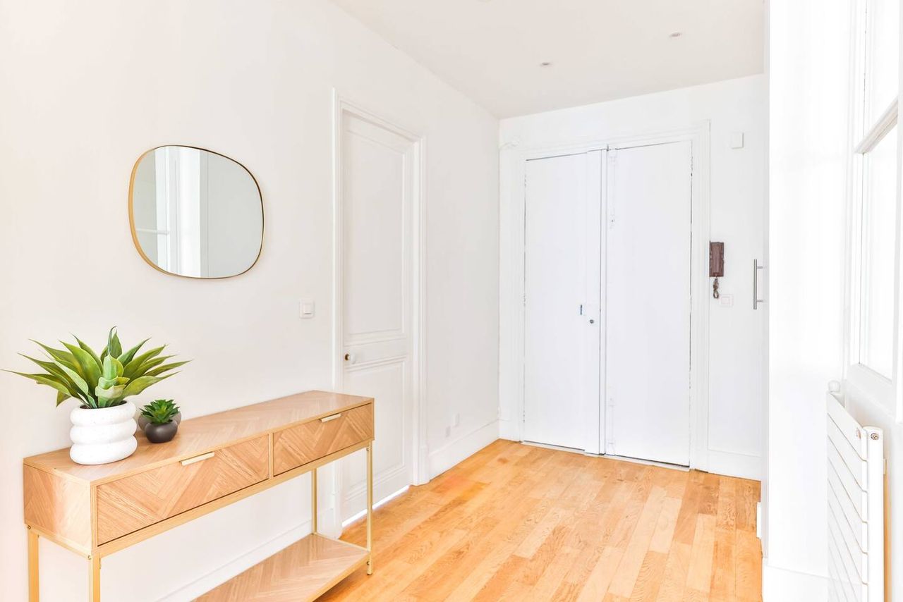 Modern and spacious 110m2 flat located at the foot of the Moulin Rouge and 5 minutes' walk from Montmartre village