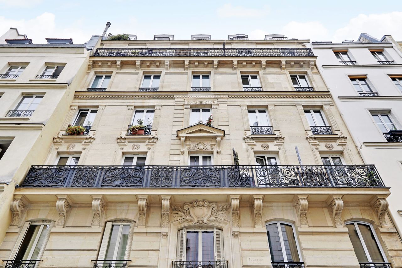 Beautiful, typically Parisian flat with a balcony, ideally located.