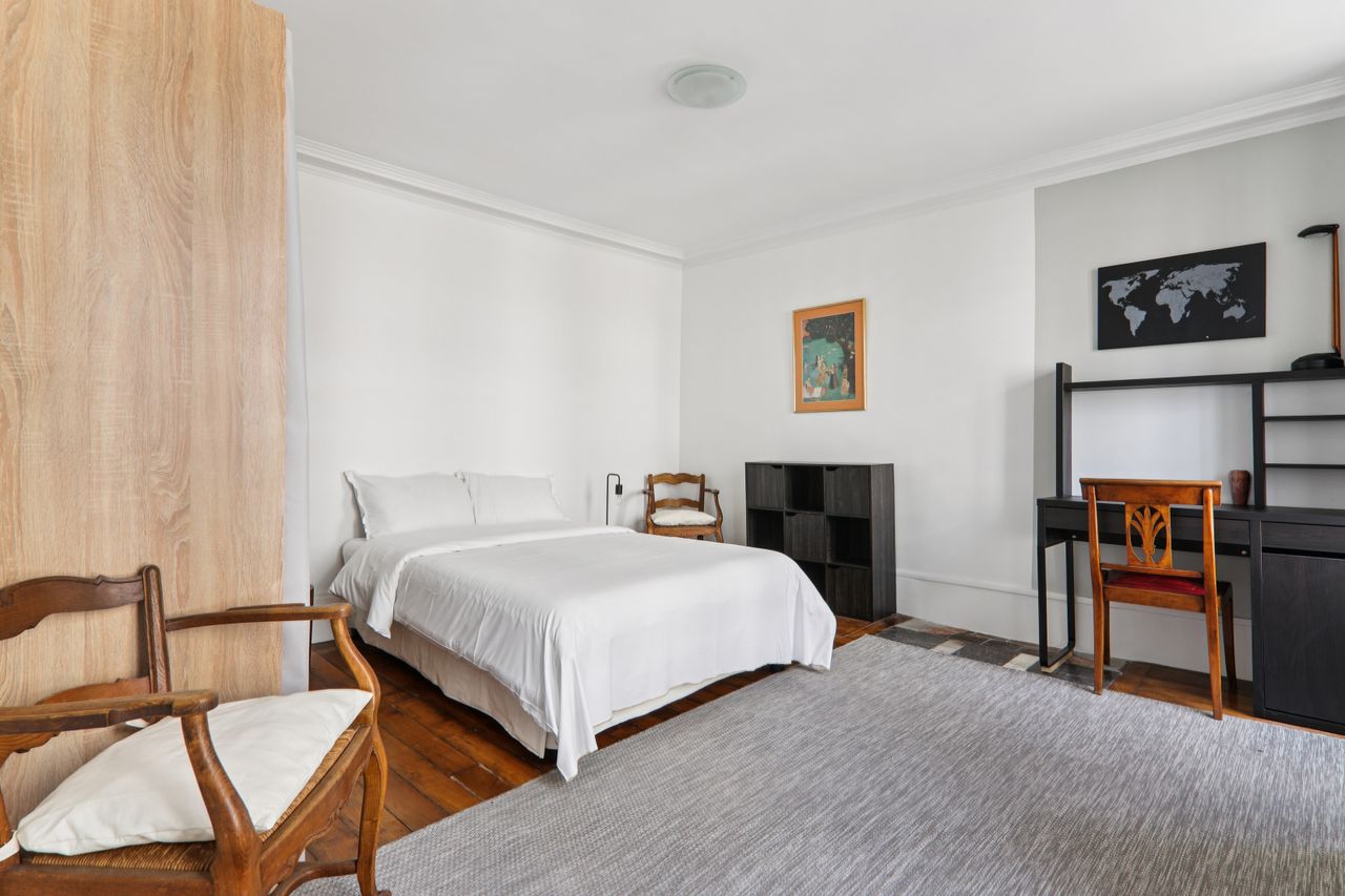 Spacious and Bright 1-Bedroom Apartment in a Quiet Courtyard
