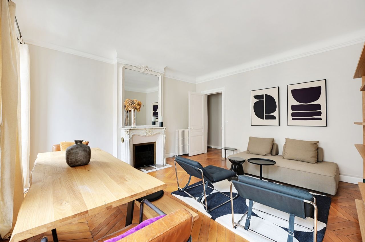 Spacious 1-bedroom apartment near the Arc de Triomphe
