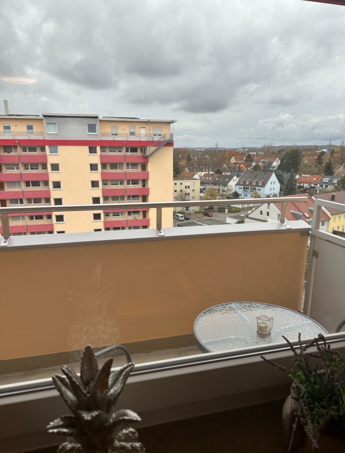 Beautifully furnished barrier-free apartment with WiFi and south-facing balcony in Nuremberg/Röthenbach