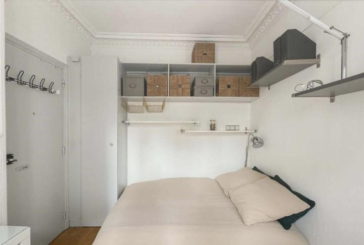 a charming studio located on the 1st floor of a beautiful Parisian building in the 14th arrondissement of Paris.