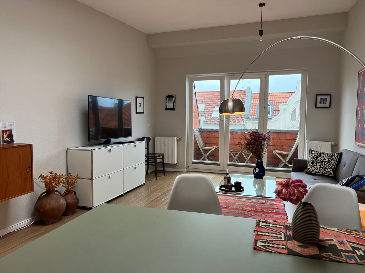 Stylish and cozy flat with balcony and wonderful city view, excellent location, quiet and bright. Prenzlauer Berg