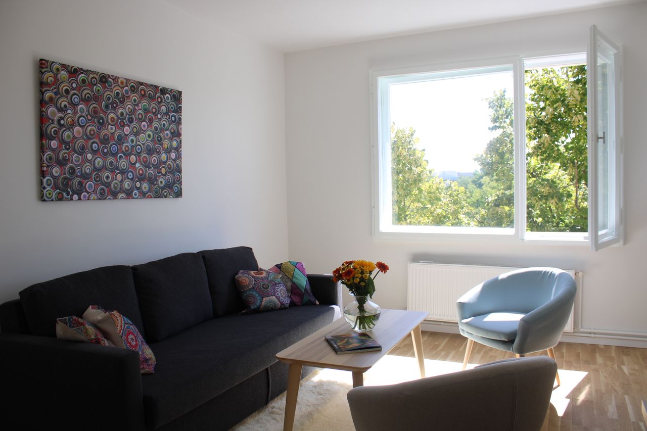 perfect 2 bd flat in Berlin Mitte with south facing balcony