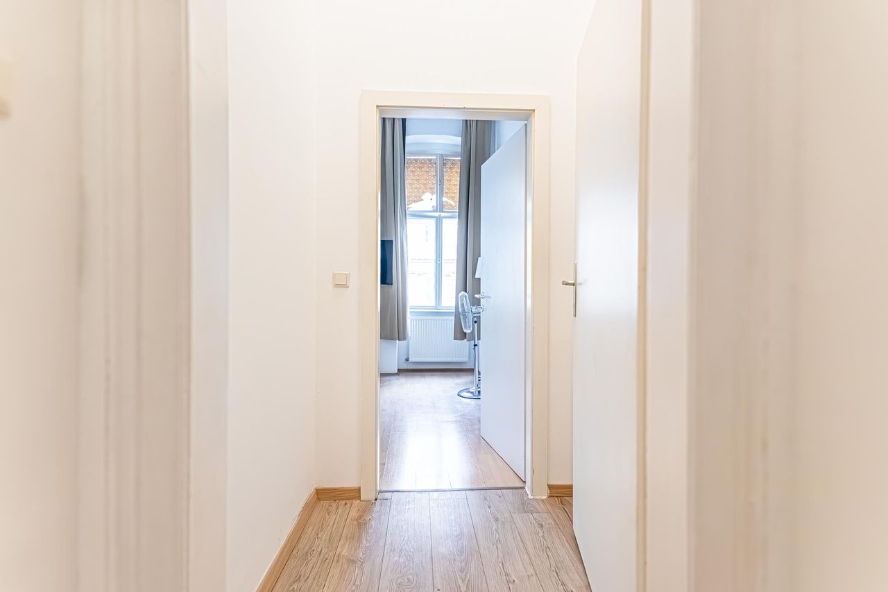 City-Linked 2BR Apartment Near Wiener Stadthalle