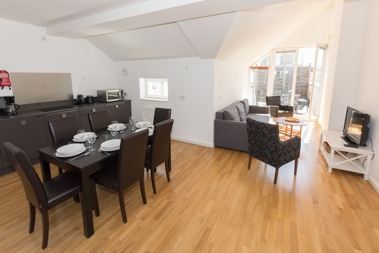 Top floor apartment with terrace in a wonderful neighborhood