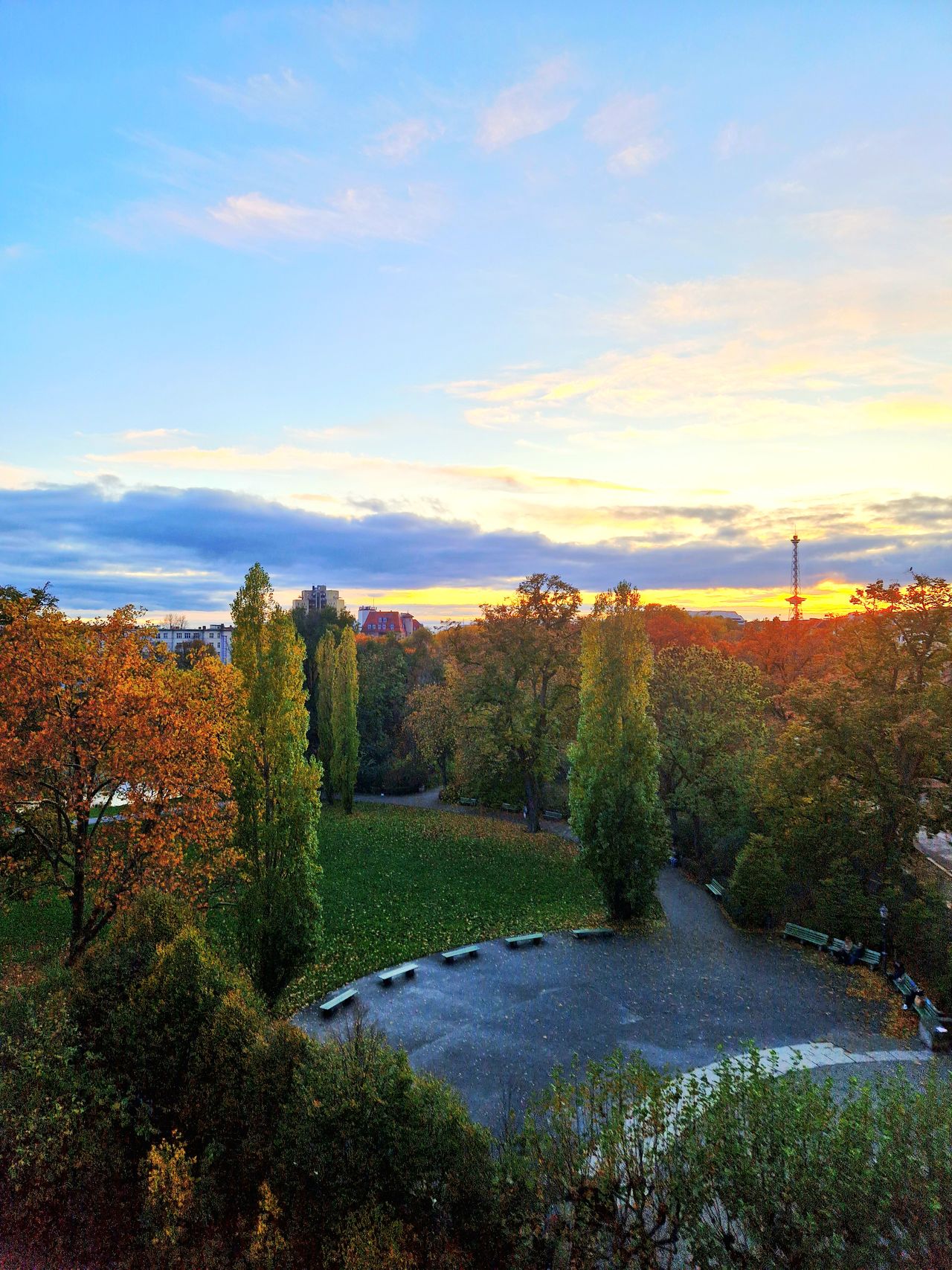 Sunny Old building apartment in Charlottenburg,