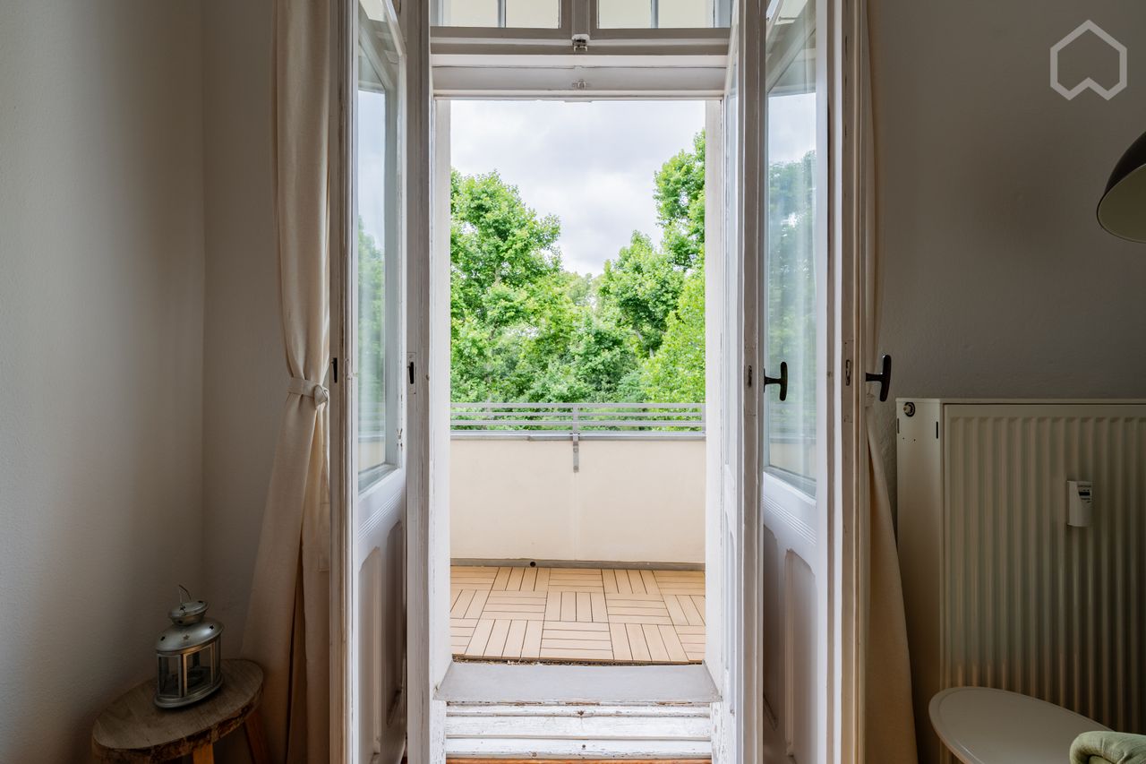 Managed by Wunderflats: Sunny Altbau Oasis with Balcony & Home Office – In the Heart of Prenzlauer Berg