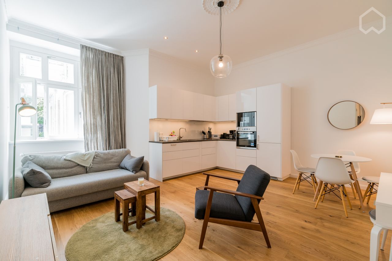 Beautiful renovated apartment with old building charm in Berlin Mitte