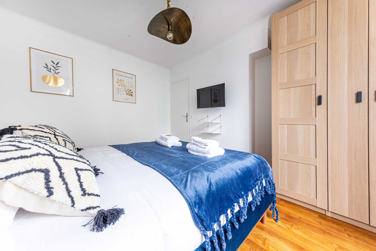 Discover the Contrasts of Paris: Modern 50m² Studio in the Heart of the 18th Arrondissement