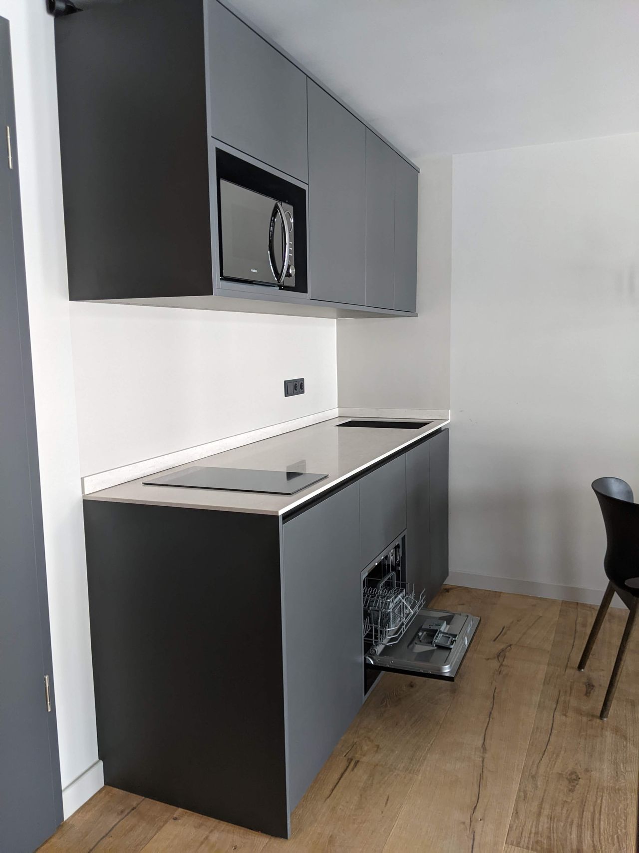Stylish Conlon House Studio Apartment | Prime Location Munich | Fully Equipped Kitchen & Amenities