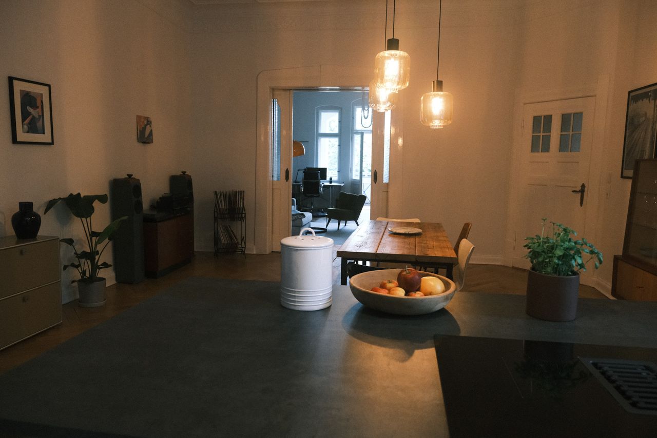 Bright and large apartment with balcony directly at Bundesplatz (Only available for June and July for the entire period)