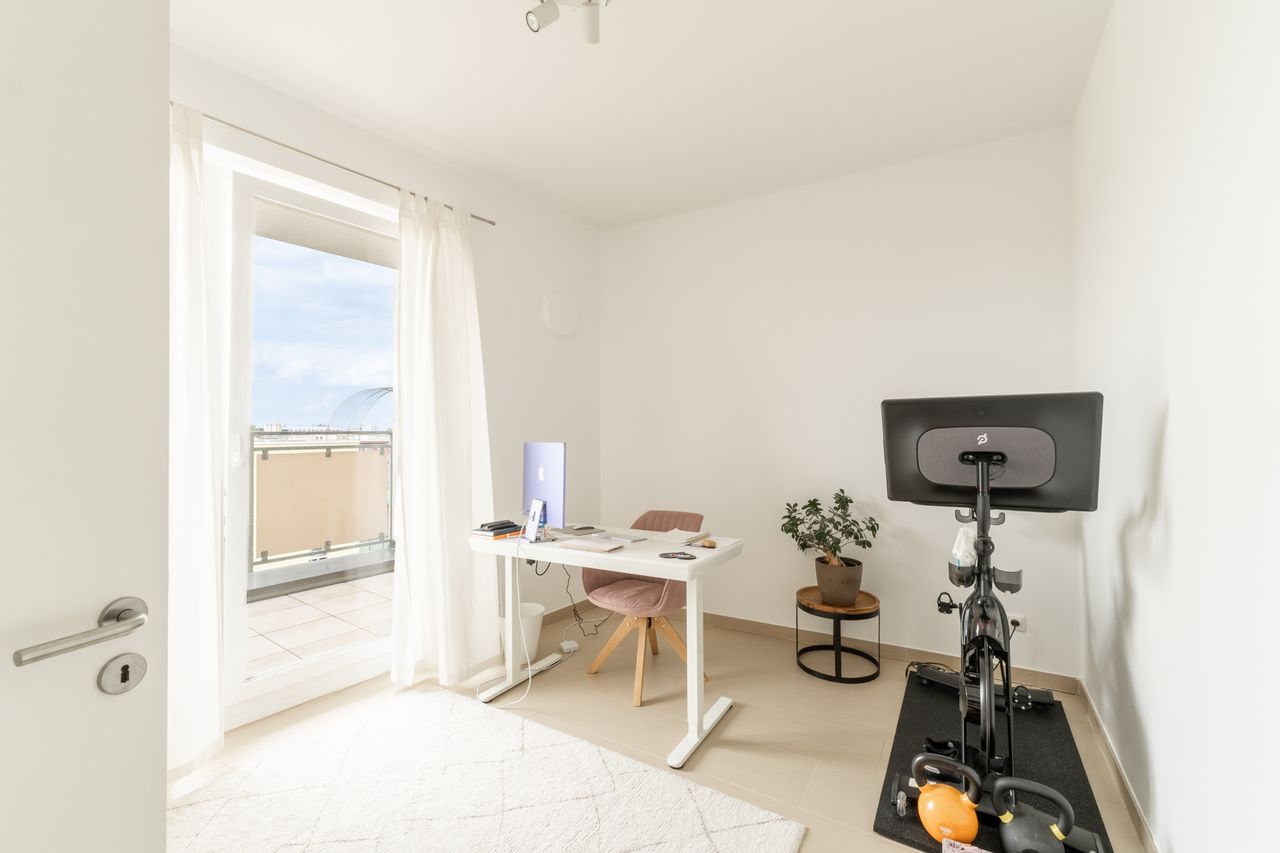 Fantastic and beautiful furnished apartment with Terrace & Balcony
