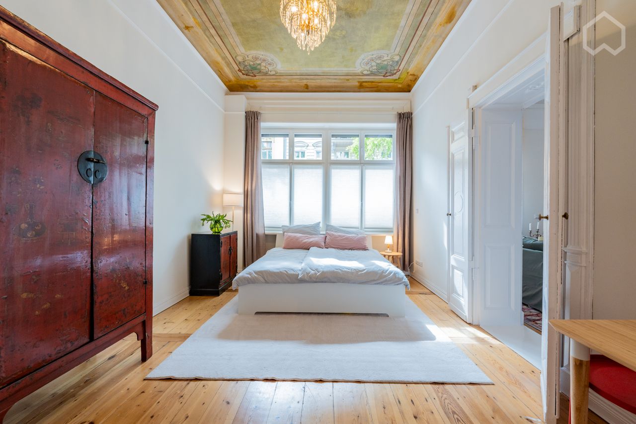 Beautiful and spacious refurbished 1920s-apartment with terrace in Charlottenburg