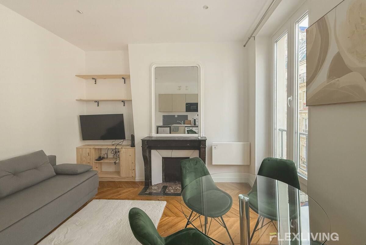 a charming 33m² one-bedroom apartment on the 3rd floor