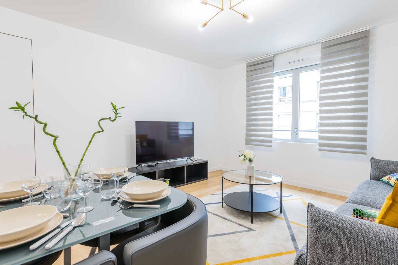 Bright flat in the 19th arrondissement