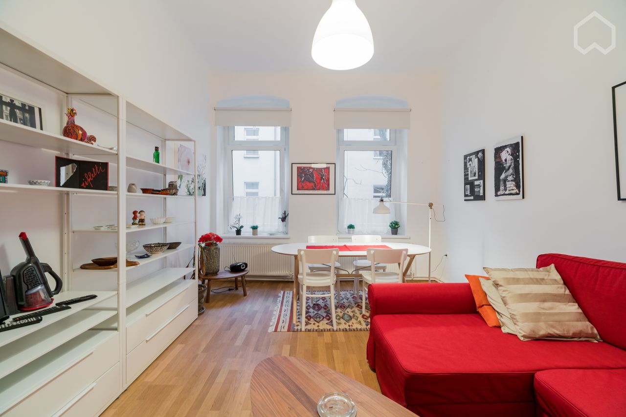 Cozy alt-bau apartment in the prime area of Prenzlauer Berg and Mitte