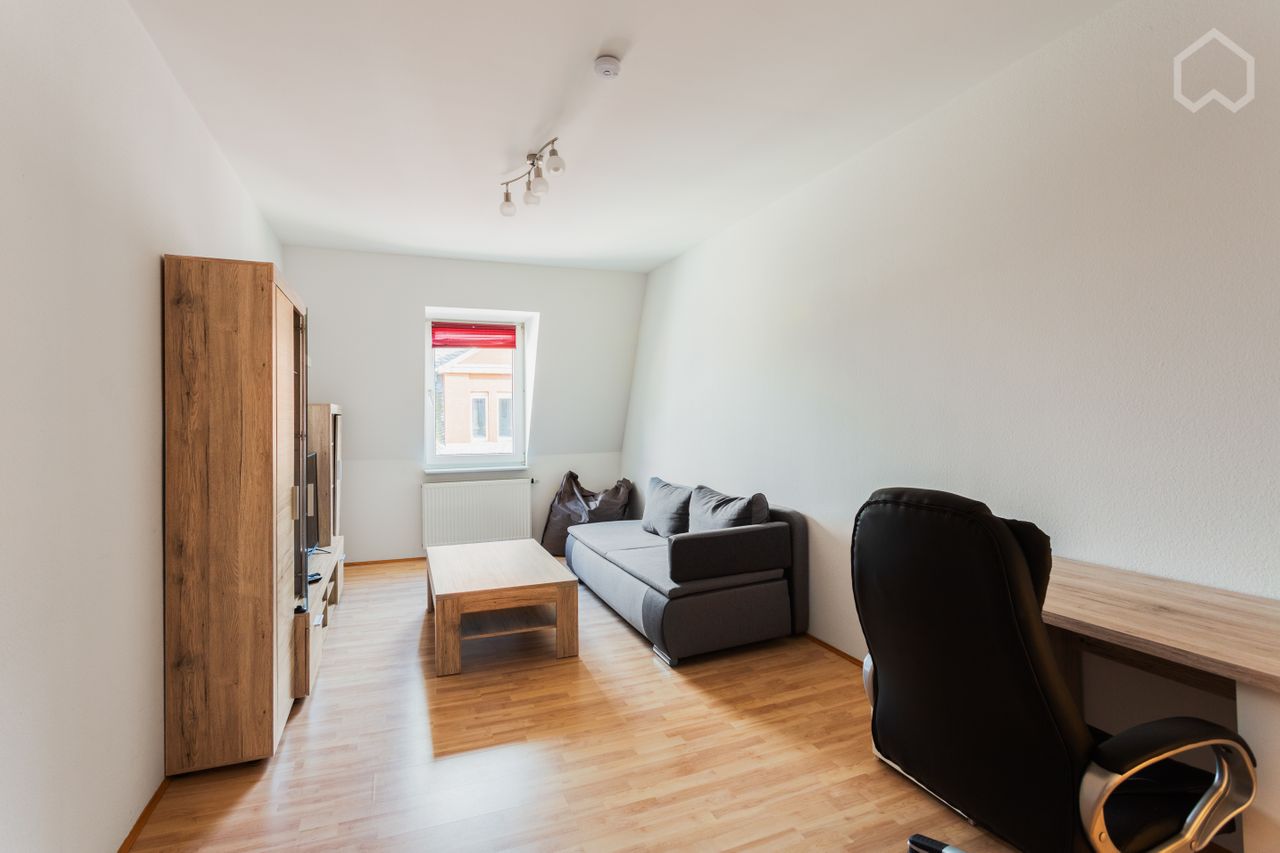 Fully furnished & modernized 2-room apartment in turn-off-the century house 4min walk to U-Bahn St. Bornheim-Mitte