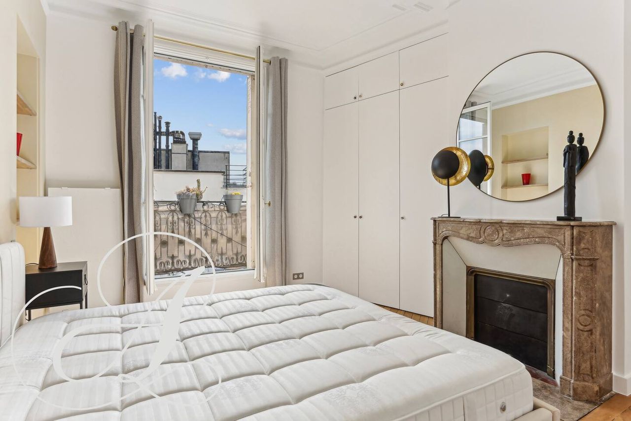 Luxurious Apartment at Quai des Grands Augustins