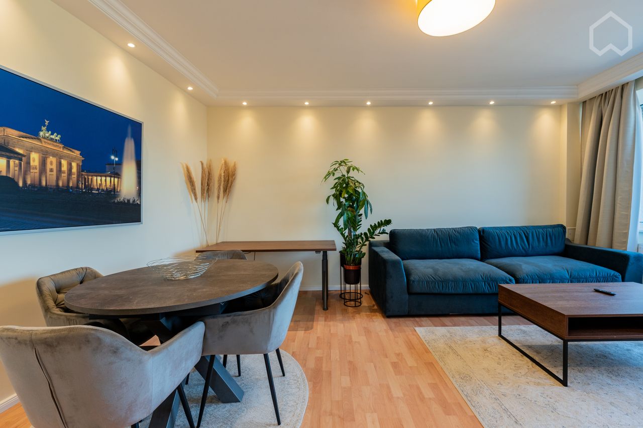Exclusive penthouse apartment with terrace, Smart TV and Highspeed-Wifi: Your luxurious temporary home! Near Kurfürstendamm!
