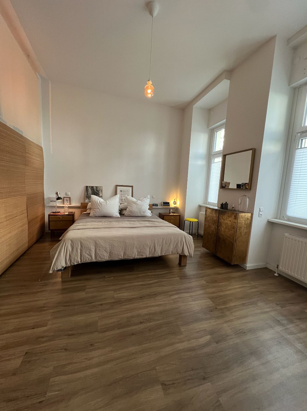 Stylische Altbauwohnung mit 4 m Decken & 3 großen Räumen – €2.050 All-Inclusive