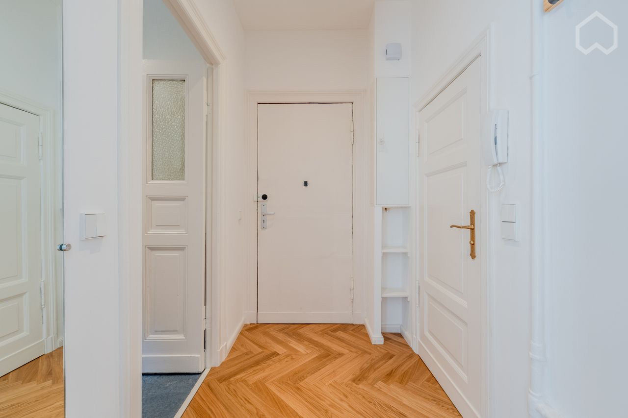 Beautiful 2 Bedroom Apartment to river Spree and Park Tiergarten in Mitte